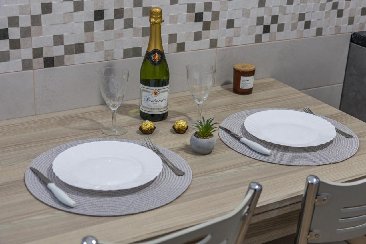 דירות Couples Retreat, Fully Equipped Studio/ Loutraki Beach מראה חיצוני תמונה